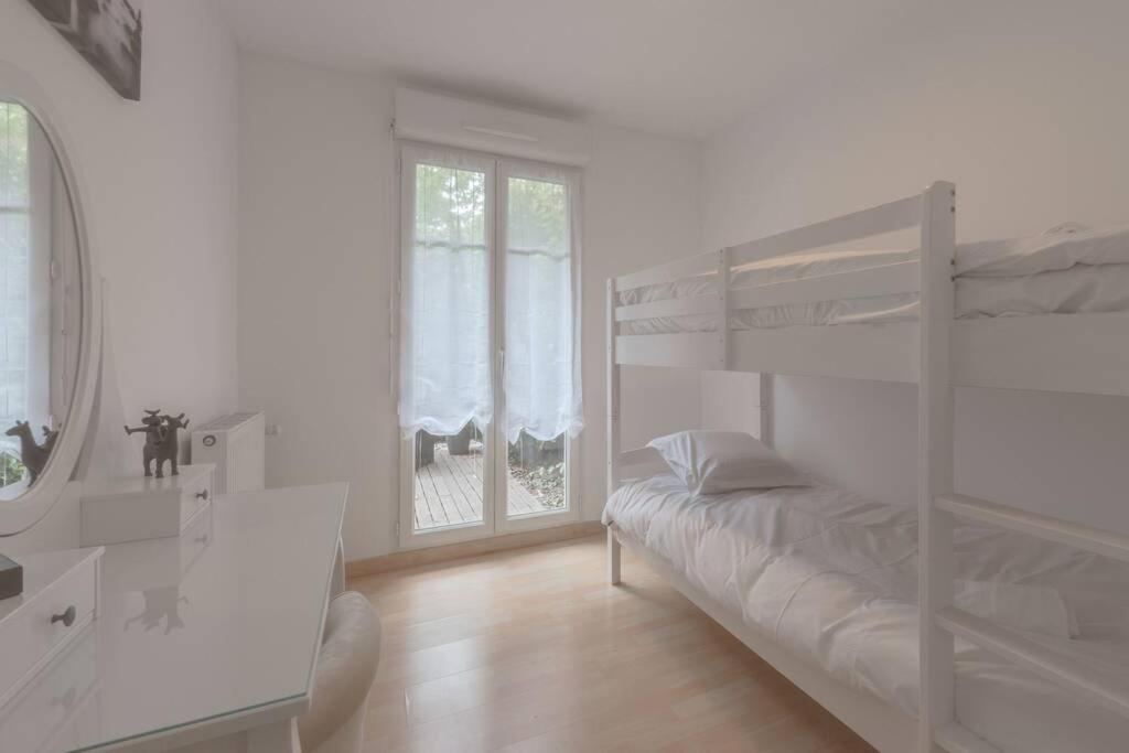 ביוסי-סיינט-ג'ורג' Garden Apartment Next To Disneyland מראה חיצוני תמונה