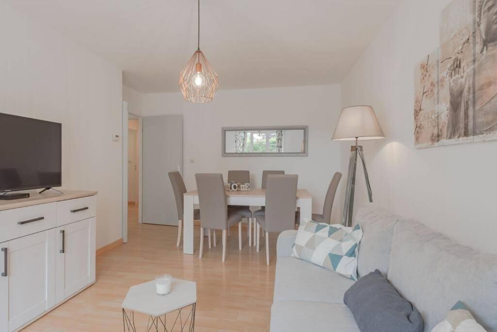 ביוסי-סיינט-ג'ורג' Garden Apartment Next To Disneyland מראה חיצוני תמונה